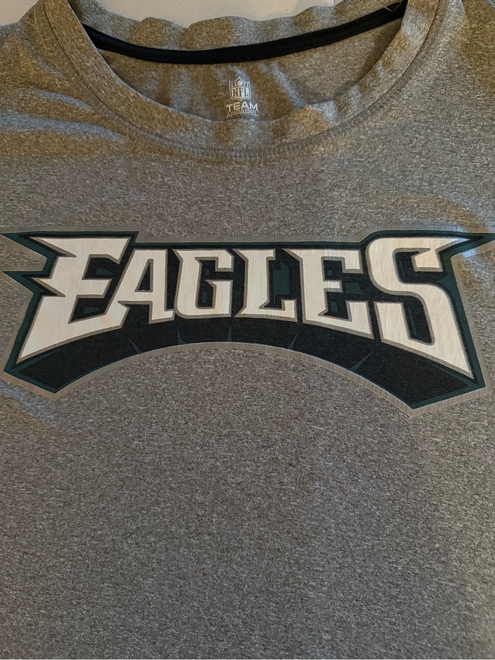 Like New NFL Team Apparel Philadelphia Eagles Gray Logo Tee